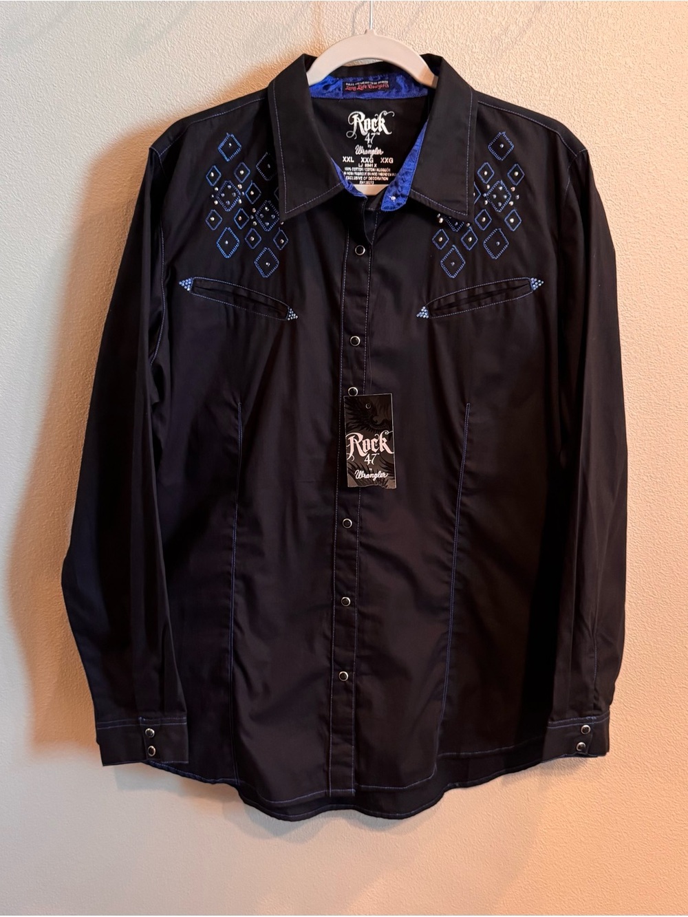 Wrangler Rock 47 Black Gem Snap Shirt with Blue Trim and Embroidered Details